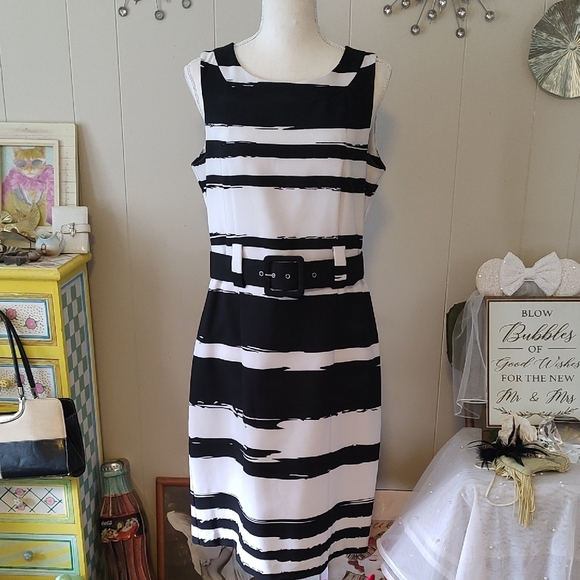 Black and White Sleeveless Sheath Midi Dress - Picture 1 of 8